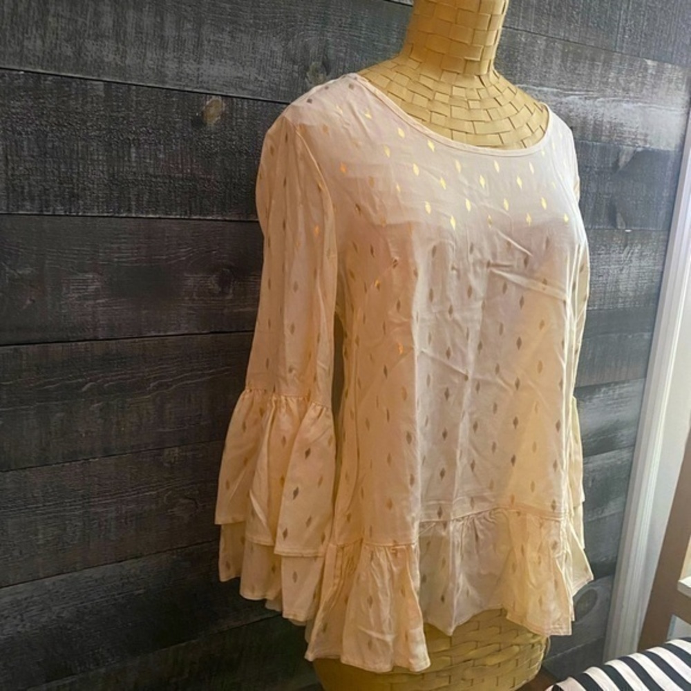 Solitaire bell sleeved blouse